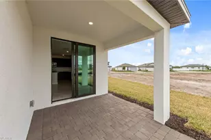 624 Oasis Lk Pl, Lehigh Acres, FL 33936 - Photo 8