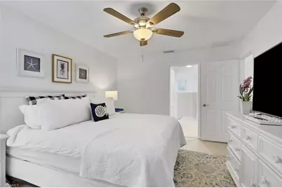 437 Fox Den Cir, Naples, FL 34104 - Photo 16