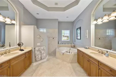 8902 Shenendoah Cir, Naples, FL 34113 - Photo 14