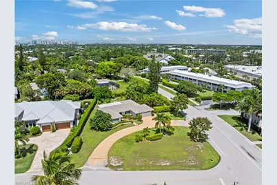 717 Rudder Rd, Naples, FL 34102 - Photo 2