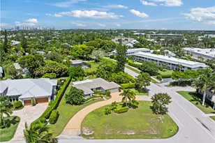 717 Rudder Rd, Naples, FL 34102 - Photo 2