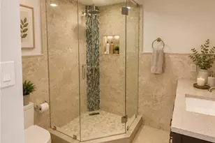 4590 E 9th Ln, Hialeah, FL 33013 - Photo 14