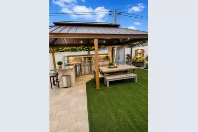 4590 E 9th Ln, Hialeah, FL 33013 - Photo 20