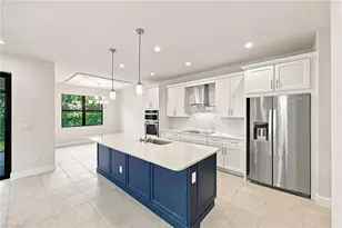 13013 Pembroke Dr, Naples, FL 34105 - Photo 10