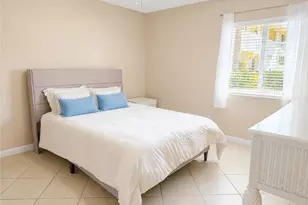 4629 Bayshore Dr, Naples, FL 34112 - Photo 8