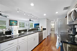 520 Club Side Dr, Naples, FL 34110 - Photo 8