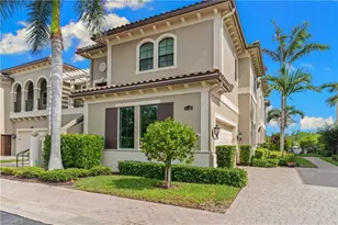 2439 Breakwater Wy, Naples, FL 34112 - Photo 4