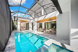 135 7th St N, Naples, FL 34102 - Photo 26