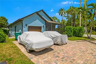 538 Leawood Cir, Naples, FL 34104 - Photo 4