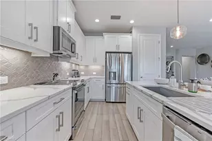 2555 Seychelles Dr, Naples, FL 34112 - Photo 14