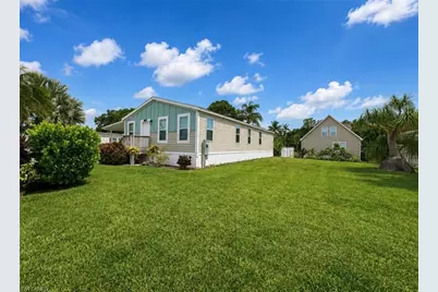 585 Cape Florida Ln, Naples, FL 34104 - Photo 4