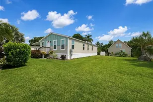 585 Cape Florida Ln, Naples, FL 34104 - Photo 4