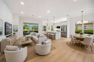 878 Vistana Cir, Naples, FL 34119 - Photo 4
