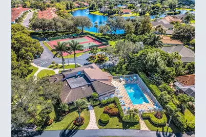 749 Landover Cir #203, Naples, FL 34104 - Photo 2