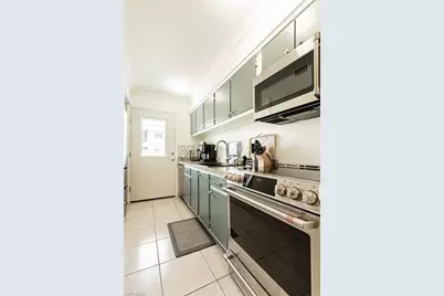 72 7th St S #203, Naples, FL 34102 - Photo 8