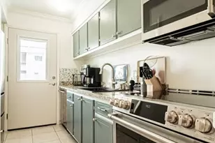 72 7th St S, Naples, FL 34102 - Photo 8