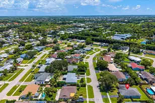3423 Corana Way, Naples, FL 34105 - Photo 4