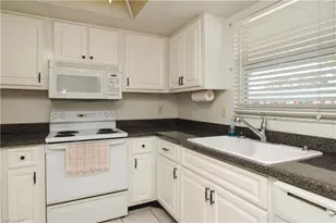 300 Valley Stream Dr, Naples, FL 34113 - Photo 10