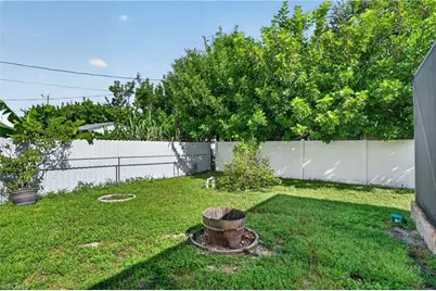 609 SW 23rd Ter, Cape Coral, FL 33991 - Photo 32