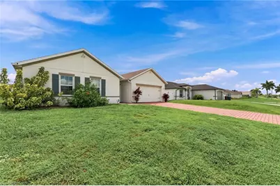 1813 NE 7th Pl, Cape Coral, FL 33909 - Photo 4