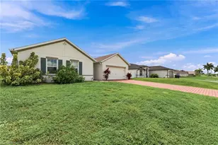 1813 NE 7th Pl, Cape Coral, FL 33909 - Photo 4