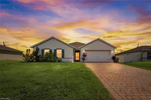 1813 NE 7th Pl, Cape Coral, FL 33909 - Photo 2