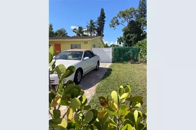 1381 13th Ave N, Naples, FL 34102 - Photo 2
