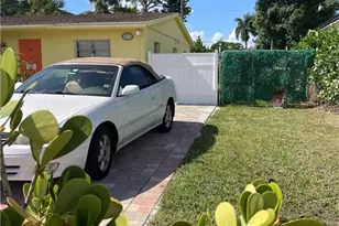 1381 13th Ave N, Naples, FL 34102 - Photo 2