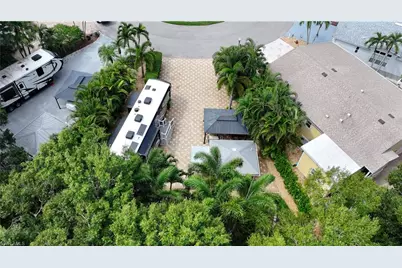 5651 Maplewood Ct, Fort Myers, FL 33905 - Photo 4