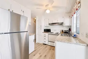 817 Cape Haze Ln, Naples, FL 34104 - Photo 6