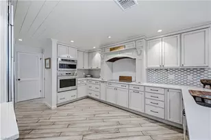 3737 Crayton Rd, Naples, FL 34103 - Photo 8