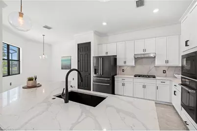2067 Antigua Ln, Naples, FL 34120 - Photo 4