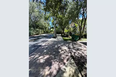 2810 Lakeview Dr, Naples, FL 34112 - Photo 16