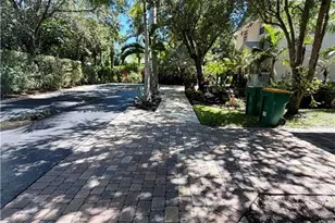 2810 Lakeview Dr, Naples, FL 34112 - Photo 16
