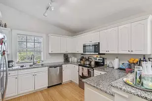 2810 Lakeview Dr, Naples, FL 34112 - Photo 4