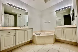 1425 Mariposa Cir, Naples, FL 34105 - Photo 14