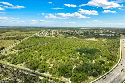 326 Blackstone Dr, Fort Myers, FL 33913 - Photo 8