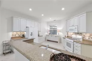 3053 Aviamar Cir, Naples, FL 34114 - Photo 10