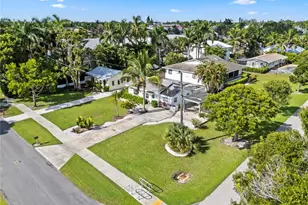 560 9th Ave S, Naples, FL 34102 - Photo 2