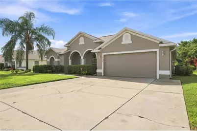 18320 Plumbago Ct, Lehigh Acres, FL 33972 - Photo 4
