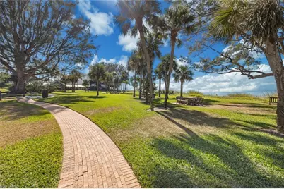 635 Wedge Dr, Naples, FL 34103 - Photo 20