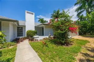 635 Wedge Dr, Naples, FL 34103 - Photo 2