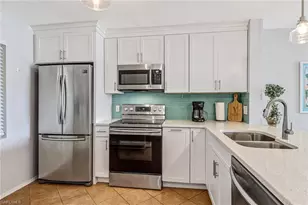 1001 Foxfire Ln, Naples, FL 34104 - Photo 6