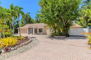 221 Viking Way, Naples, FL 34110 - Photo 2