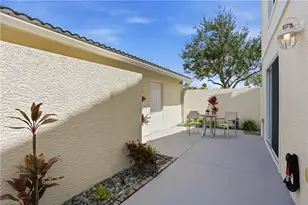 4910 Cougar Ct N, Naples, FL 34109 - Photo 10