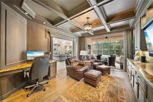 392 Carlton Pl, Naples, FL 34108 - Photo 4