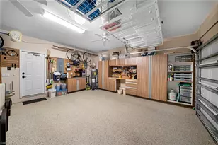 392 Carlton Pl, Naples, FL 34108 - Photo 38