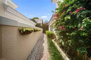 392 Carlton Pl, Naples, FL 34108 - Photo 12