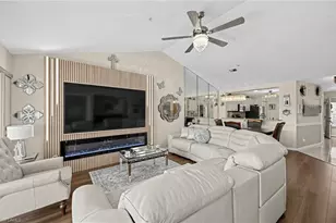 380 Gabriel Cir, Naples, FL 34104 - Photo 10