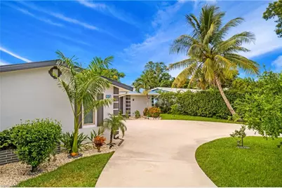 1072 Wisconsin Dr, Naples, FL 34103 - Photo 2